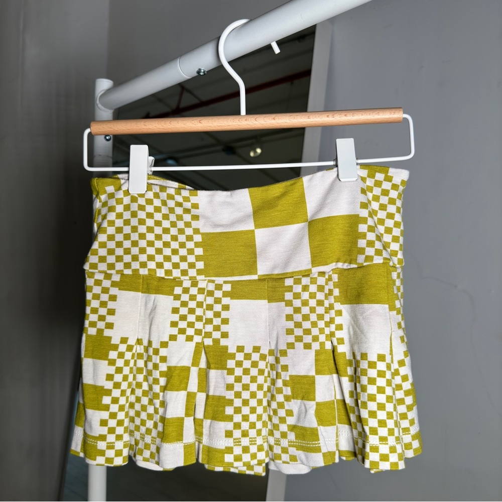 URBAN OUTFITTERS PLEATED MINI SKIRT